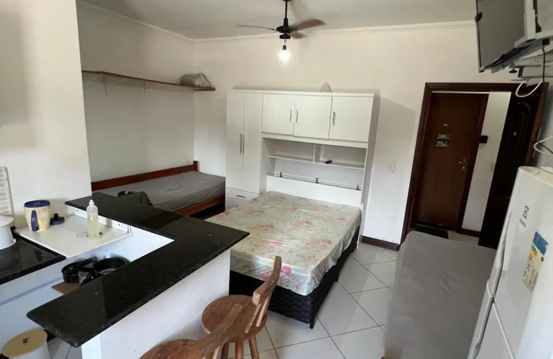 Apartamento kitnet 4 quadras Praia das Toninhas Ubatuba com 2 piscinas para até 4 pessoas-1