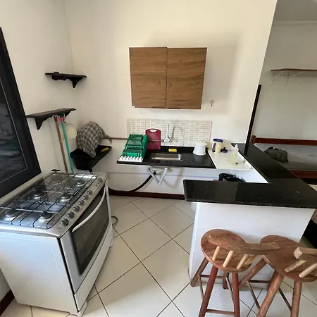 Apartamento kitnet 4 quadras Praia das Toninhas Ubatuba com 2 piscinas para até 4 pessoas-3